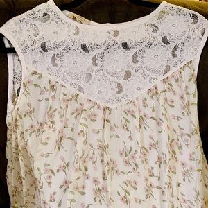 Bella Marie Women's silk, floral sleeveless top .